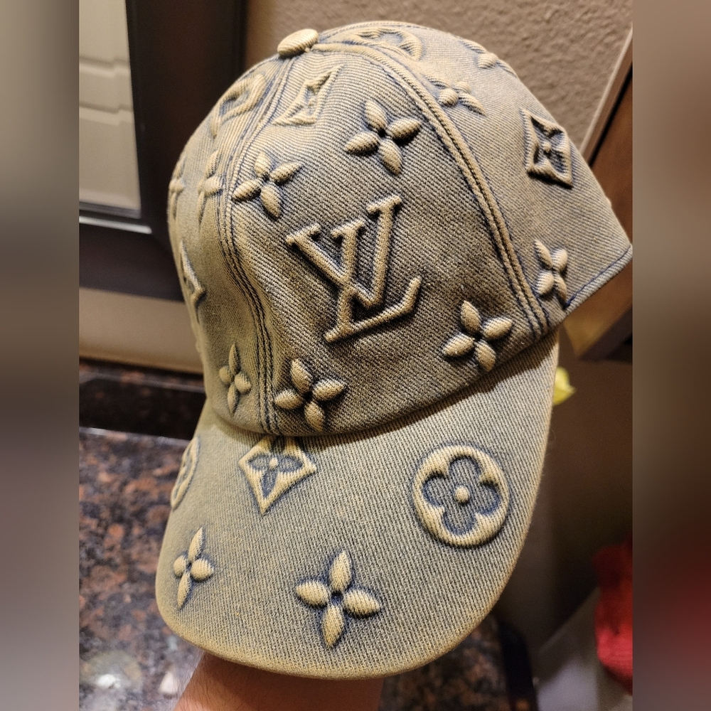 Louis Vuitton Monogram Cap - Picture 10 of 11